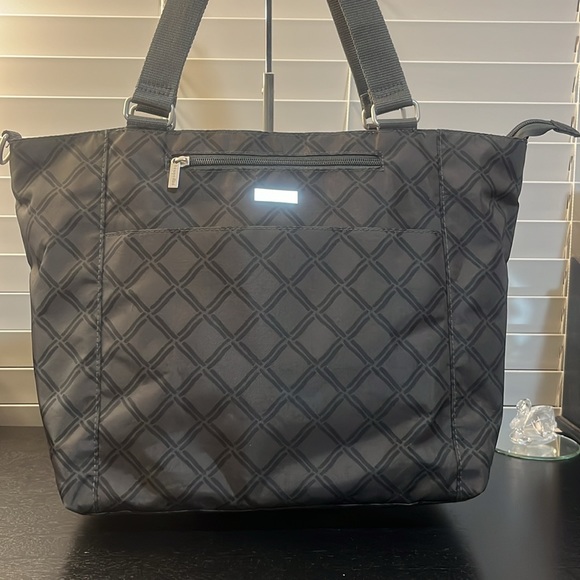 Baggallini Travel bag in excellent preowned condition, like new - Picture 2 of 15